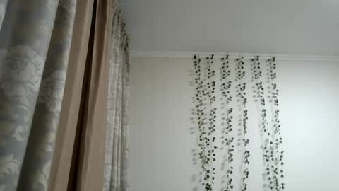 Roza05x online show from August 4, 2026, 5:37 pm
