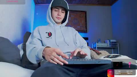 Ryannhill  online show from May 27, 2026, 10:18 pm