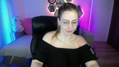 Sabrina Violet online show from July 7, 2026, 8:07 am