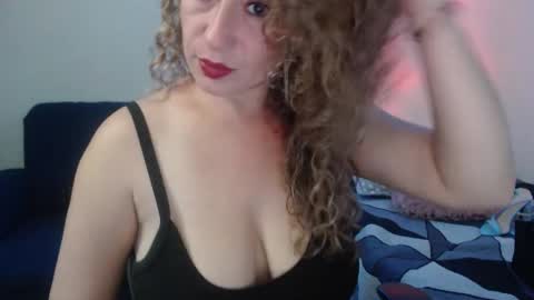 sacrletardiente online show from May 21, 2026, 11:45 pm