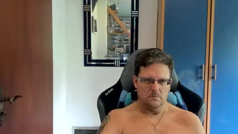 Snapshot of salichris chatting on July 15, 2026, 7:46 am salichris online show from July 15, 2026, 7:46 am