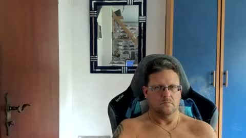 Snapshot of salichris chatting on July 16, 2026, 12:44 pm salichris online show from July 16, 2026, 12:44 pm