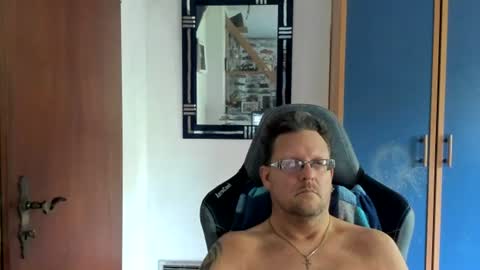Snapshot of salichris chatting on July 18, 2026, 9:02 am salichris online show from July 18, 2026, 9:02 am