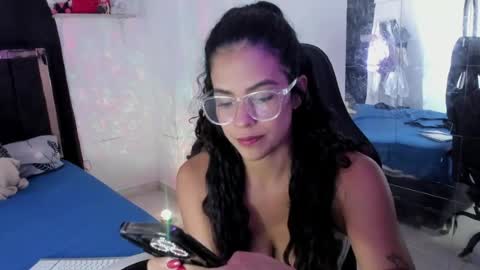 SamyHolbrook online show from July 11, 2026, 1:47 pm