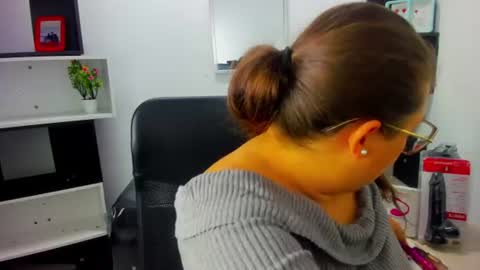 sara_thonson_ online show from July 7, 2026, 3:31 am