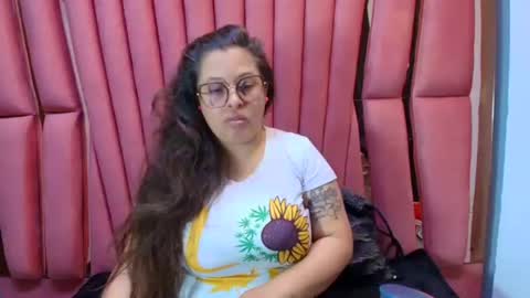 sara_thonson_ online show from July 19, 2026, 3:43 am