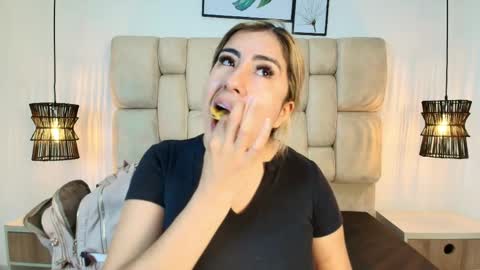 sarablonde_t online show from June 7, 2026, 4:11 pm