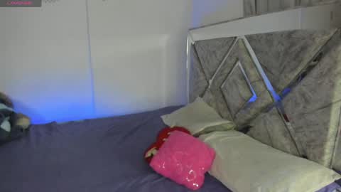 sarah_lowee online show from April 28, 2026, 2:27 am