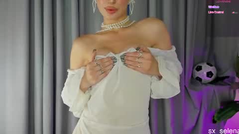 Your Selena 3 online show from July 5, 2026, 4:19 am