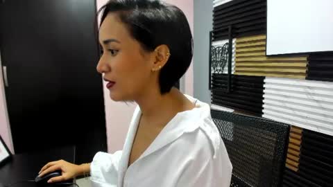 scarlethfoxx_ online show from June 18, 2026, 8:02 pm