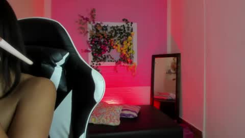 Snapshot of scarlett_lune chatting on May 23, 2026, 6:45 pm scarlett_lune online show from May 23, 2026, 6:45 pm