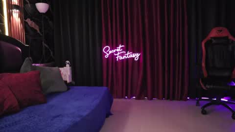 Kiki and Max online show from June 23, 2026, 1:03 am