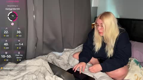 Selene online show from April 23, 2026, 10:58 am