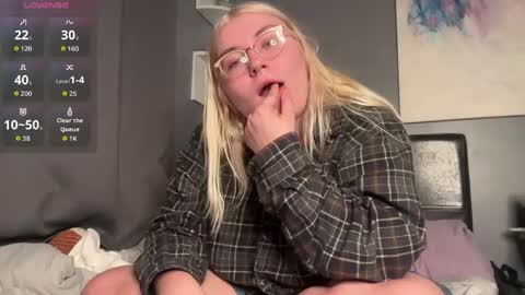 Selene online show from April 25, 2026, 9:56 pm