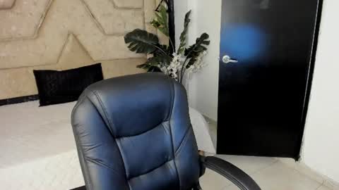 Serene online show from June 16, 2026, 1:03 pm