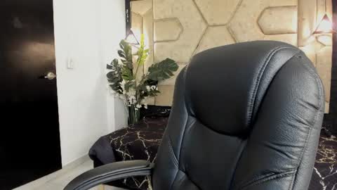 Serene online show from June 21, 2026, 1:13 pm