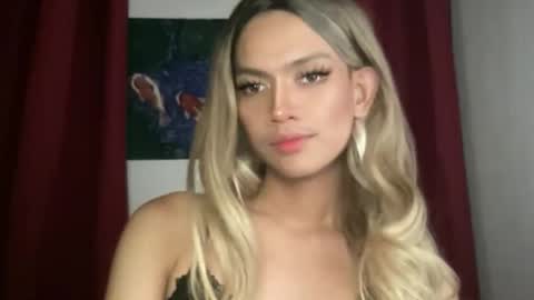 Snapshot of sexynakedweapon chatting on June 5, 2026, 7:52 pm LIEZEL online show from June 5, 2026, 7:52 pm