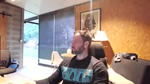shad0w_hunter online show from May 11, 2026, 8:39 pm