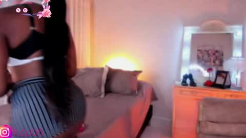 Snapshot of shannol_ryan chatting on April 22, 2026, 1:19 am Shannol online show from April 22, 2026, 1:19 am