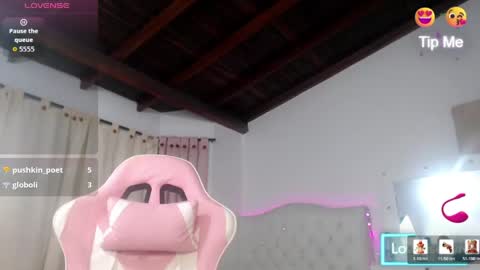 sharlotte_milk24 online show from June 4, 2026, 5:35 am