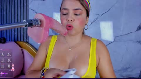 shayra_boobs2 online show from June 27, 2026, 12:22 pm