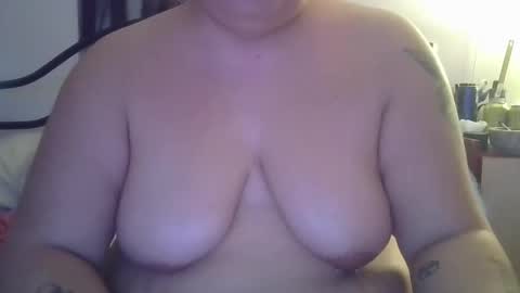 shndra32 online show from October 26, 2025, 9:42 pm