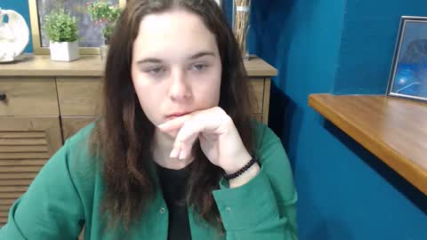 shy_lil online show from September 19, 2025, 11:22 am