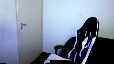 shy_nerd_babyy online show from July 28, 2026, 3:32 pm