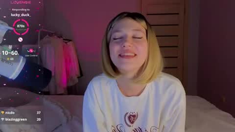 silly___woman online show from July 28, 2026, 8:52 pm