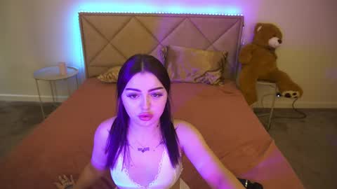 Kira online show from June 5, 2026, 1:17 pm