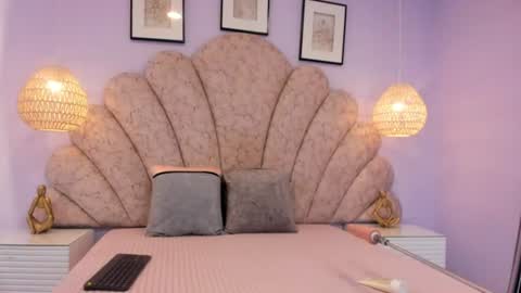 Snapshot of small_sun2 chatting on July 1, 2026, 10:39 am online show from July 1, 2026, 10:39 am
