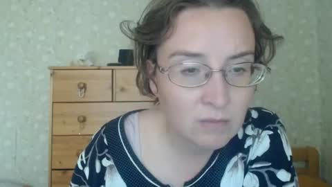 smart_rose online show from June 27, 2026, 12:22 pm