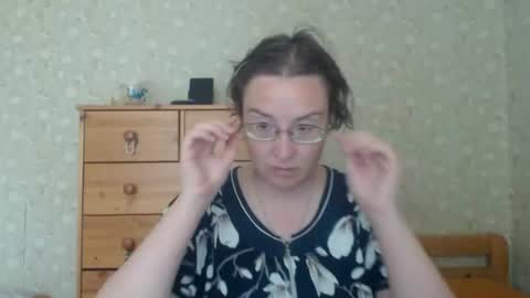 smart_rose online show from June 28, 2026, 8:42 am