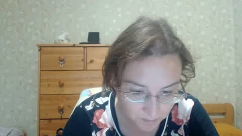 smart_rose online show from July 14, 2026, 5:51 pm