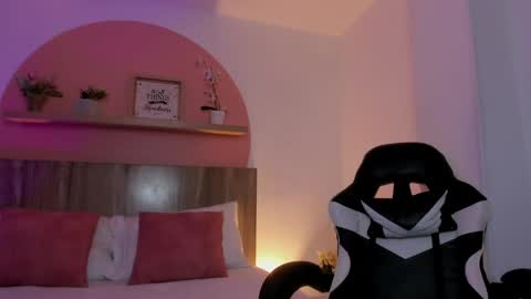 Snapshot of sofi_alix chatting on June 6, 2026, 6:56 pm S O F I online show from June 6, 2026, 6:56 pm