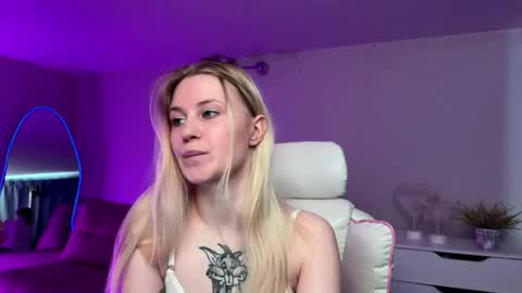 Snapshot of sofia_kenwood_ chatting on May 28, 2026, 4:21 am Sofia online show from May 28, 2026, 4:21 am