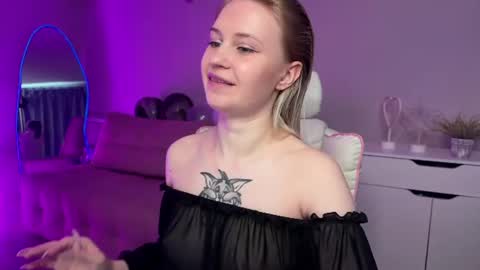 Snapshot of sofia_kenwood_ chatting on June 16, 2026, 4:04 am Sofia online show from June 16, 2026, 4:04 am