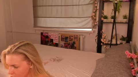 Nana online show from May 26, 2026, 2:02 pm