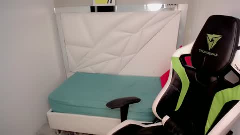 ESTEBAN online show from June 30, 2026, 5:08 am