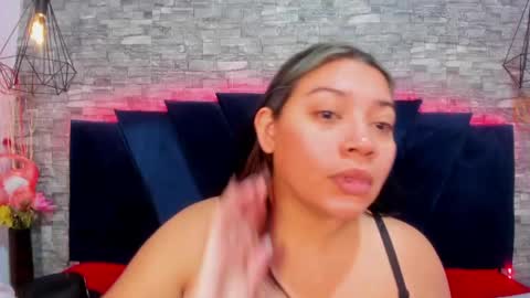 Snapshot of sophia_brunett chatting on April 15, 2026, 12:01 pm Sophia online show from April 15, 2026, 12:01 pm