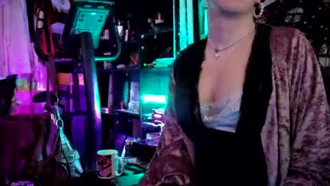 Sophie Satin1980 online show from June 18, 2026, 12:44 am