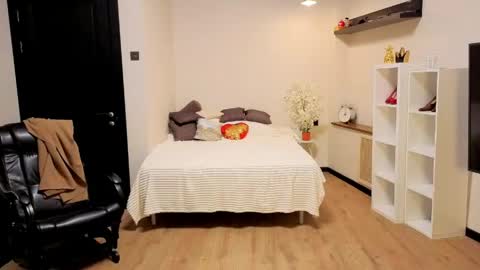 Snapshot of sophie_caring chatting on May 6, 2026, 3:50 pm Sophie online show from May 6, 2026, 3:50 pm