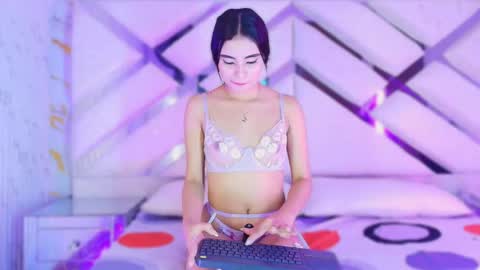 Sophie  online show from May 4, 2026, 3:02 am