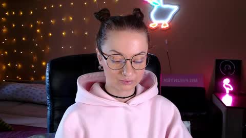 Snapshot of sophieleroux chatting on May 6, 2026, 10:53 am sophieleroux online show from May 6, 2026, 10:53 am