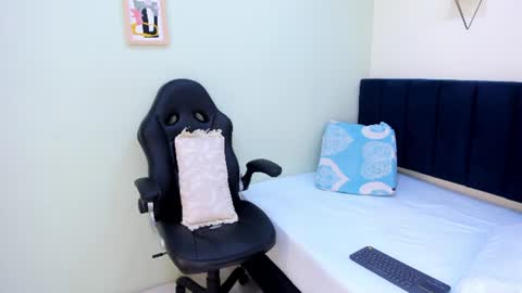 sophieturner_mg online show from July 25, 2026, 7:00 pm
