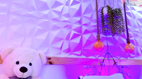 Sophie online show from June 4, 2026, 4:35 pm