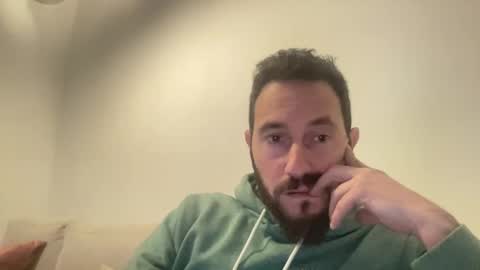 spainmenhot69 online show from December 27, 2024, 3:37 pm