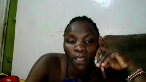 Snapshot of spicy_bella69 chatting on June 17, 2026, 5:43 am spicy_bella69 online show from June 17, 2026, 5:43 am