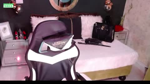 Welcome Im VICTORIA  Your love is my passion activate my love and moaning with your tips and enjoy with me online show from August 1, 2026, 2:22 am