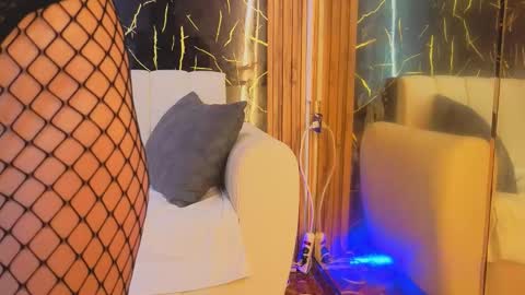 starlight_mature23_aws online show from February 22, 2026, 5:19 am